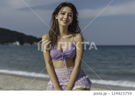 真夏のビーチ　女性イメージ　 124923759