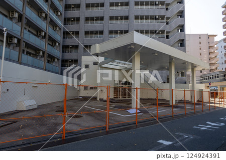 閉店したガソリンスタンド 124924391