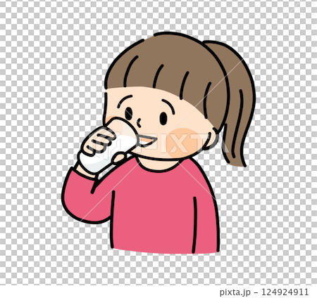 コップの牛乳を飲む笑顔の女の子 124924911