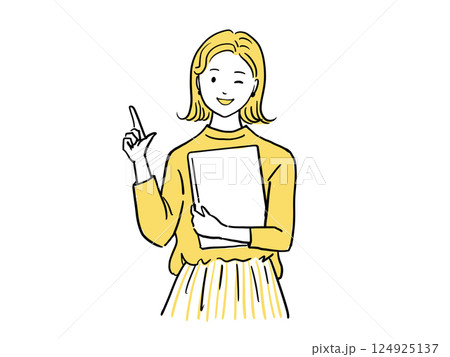 ノートパソコンを持ってウインク＆指差しする女性 124925137