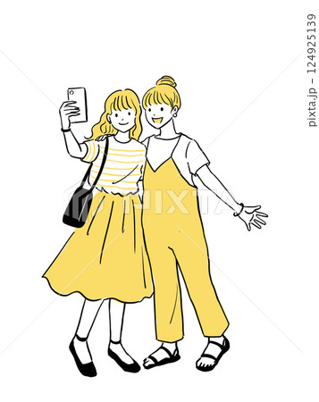 旅行で自撮りをする女性2人 背景なし 旅行で自撮りをする女性2人 背景なし 124925139
