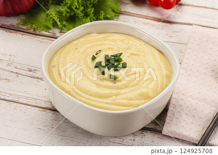 Gourmet cheese soup in the bowl 124925708