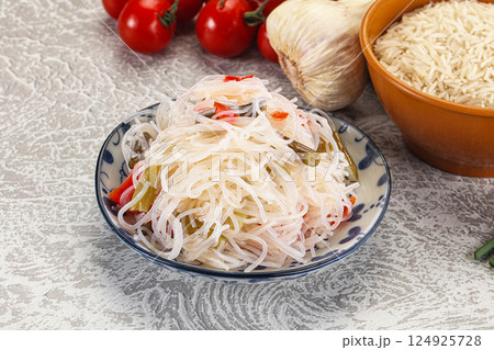 Asian glass rice noodle with vegetables Asian glass rice noodle with vegetables 124925728