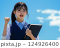 静かな意志を抱く女子学生のポートレート 124926400