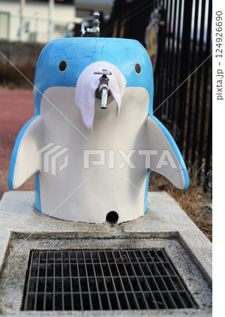 児童公園の水飲みと手洗い 124926690