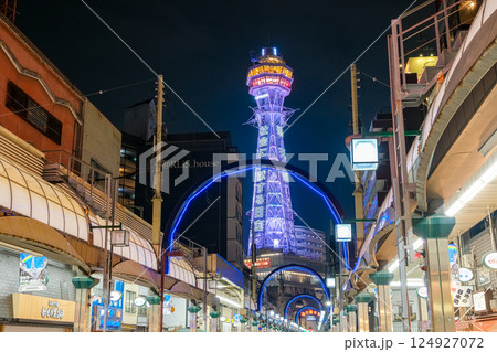 大阪市 夜の新世界、通天閣本通商店街 大阪市 夜の新世界、通天閣本通商店街 124927072