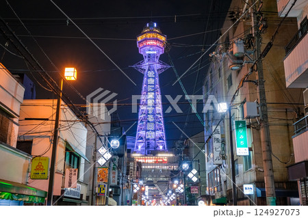 大阪市 夜の新世界、通天閣 大阪市 夜の新世界、通天閣 124927073