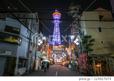 大阪市 夜の新世界、通天閣 大阪市 夜の新世界、通天閣 124927074