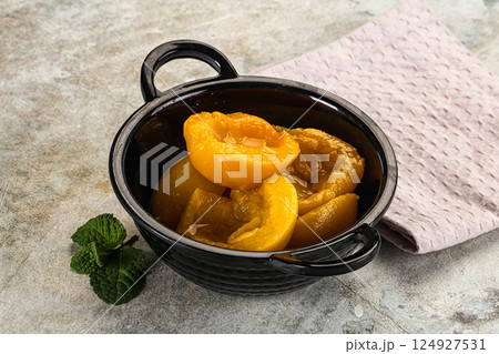 Canned marinated peach in syrop Canned marinated peach in syrop 124927531