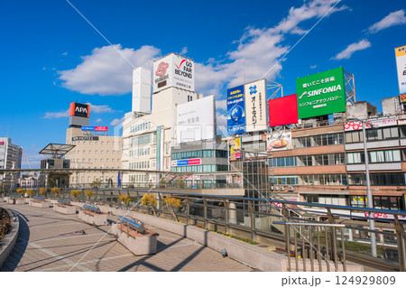 愛知県豊橋市 豊橋駅東口、駅前の街並み 124929809