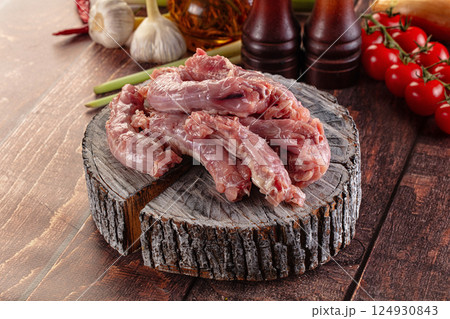 Raw chicken neck for cooking 124930843
