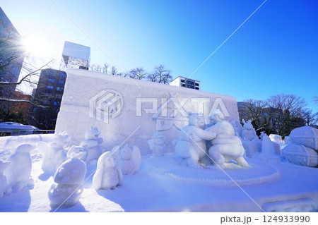 冬の風物詩 さっぽろ雪まつり大通会場の風景 124933990