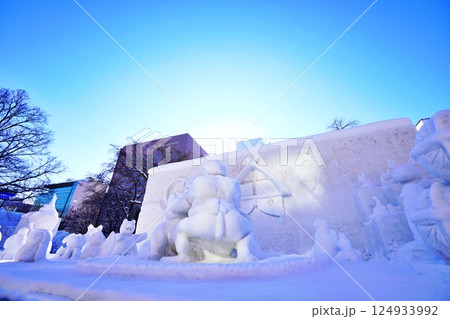 冬の風物詩 さっぽろ雪まつり大通会場の風景 124933992