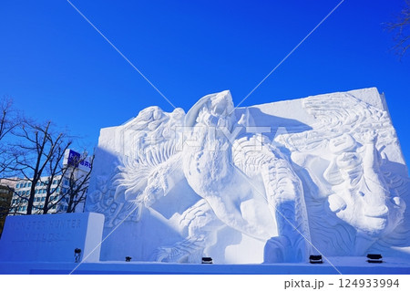 冬の風物詩 さっぽろ雪まつり大通会場の風景 冬の風物詩 さっぽろ雪まつり大通会場の風景 124933994