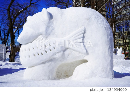冬の風物詩 さっぽろ雪まつり大通会場の風景 冬の風物詩 さっぽろ雪まつり大通会場の風景 124934000