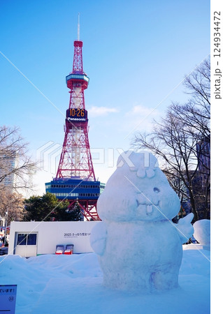 冬の風物詩 さっぽろ雪まつり大通会場の風景 124934472