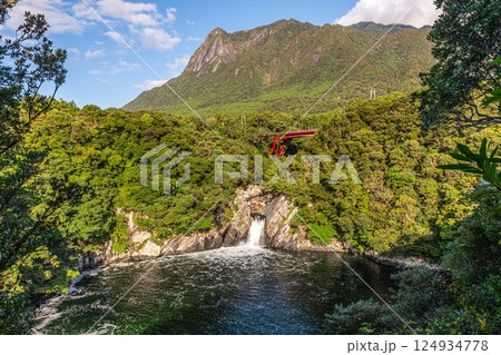 世界自然遺産モッチョム岳とトローキの滝 屋久島(秋 世界自然遺産モッチョム岳とトローキの滝 屋久島(秋 124934778