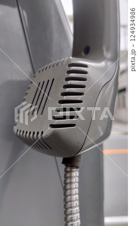 公衆電話の受話器 公衆電話の受話器 124934986