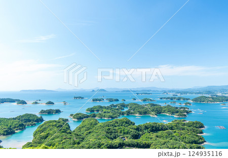 長崎県佐世保市　晴天の展海峰展望台から見る九十九島 124935116