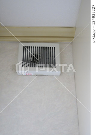 掃除前の換気扇 124935227