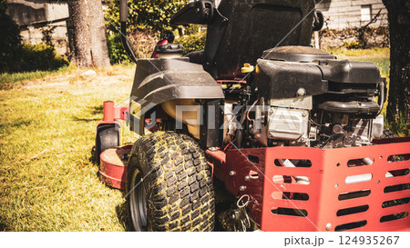 Lawn mower tractor detail 124935267