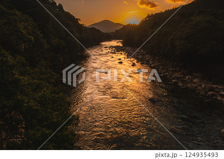 秋の光 宮之浦川渓谷 洋上アルプス屋久島 秋の光 宮之浦川渓谷 洋上アルプス屋久島 124935493