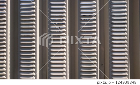 排熱用のルーバー 排熱用のルーバー 124939849