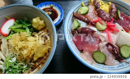 うどんと海鮮丼 124939938