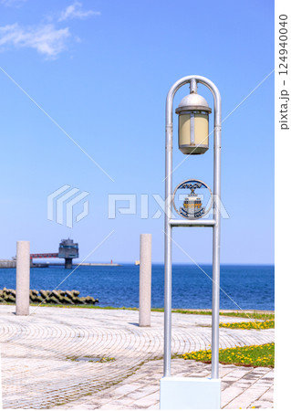 北海道紋別市、カリヨン広場と氷海展望塔オホーツクタワー【5月】 124940040