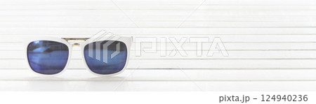 sunglasses 124940236