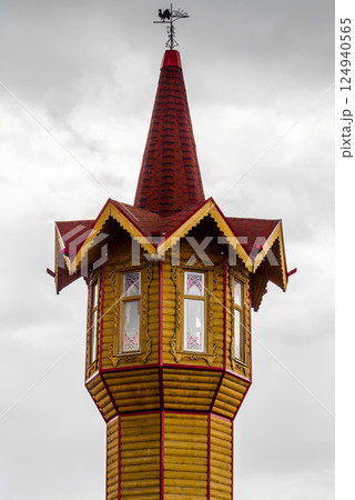 Wooden lookout tower 124940565