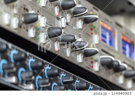 Music studio rack 124940903