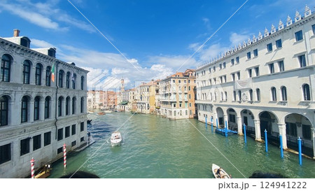 ヴェネツィアの美しいカナル 124941222