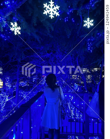 クリスマス、イルミネーションデート 124941459