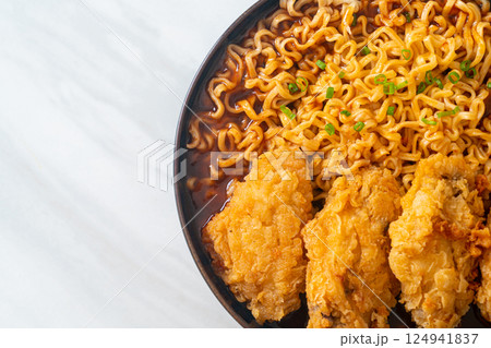 Korean instant noodles with fried chicken or Fried chicken ramyeon 124941837