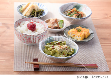 日本料理 和食 朝食イメージ 124942373