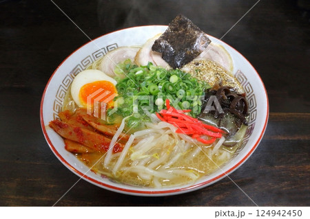 美味しい豚骨ラーメン 124942450