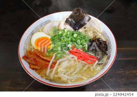 美味しい豚骨ラーメン 124942454