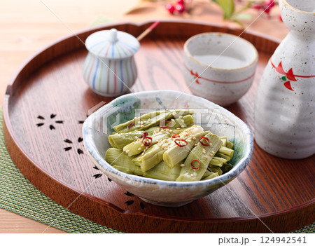 春の食材 イタドリの漬物 124942541