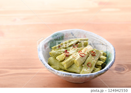 春の食材 イタドリの漬物 124942550