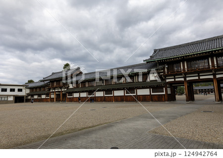 天理教 教会本部(神殿)/(2024年11月撮影) 天理教 教会本部(神殿)/(2024年11月撮影) 124942764