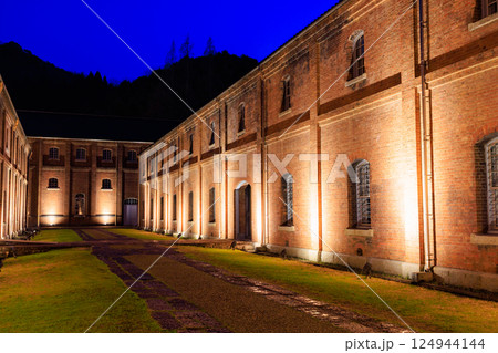 ライトアップされた春の舞鶴赤れんがパーク　京都府舞鶴市 124944144