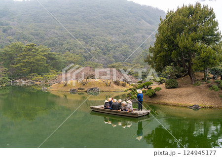 【高松市】栗林公園 和船 【高松市】栗林公園 和船 124945177