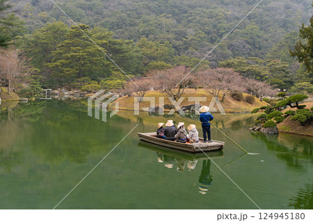 【高松市】栗林公園 和船 【高松市】栗林公園 和船 124945180