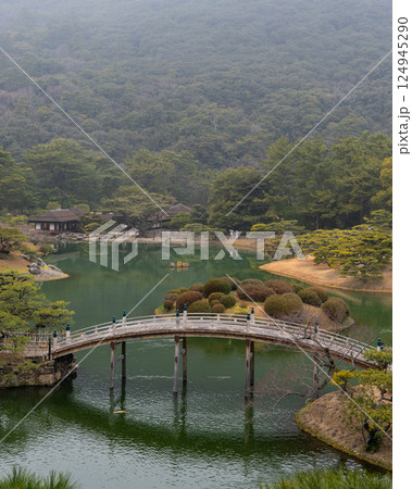 【高松市】栗林公園 飛来峰からの眺望 【高松市】栗林公園 飛来峰からの眺望 124945290