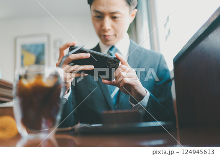 coffee shop coffee shop 124945613