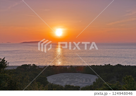 【銭形砂絵 (夕刻)】 (高解像度版) 香川県観音寺市有明町 124948046