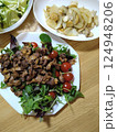 家庭的で素朴な自家製の夜ご飯 124948206