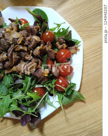 家庭的で素朴な自家製の夜ご飯 家庭的で素朴な自家製の夜ご飯 124948207
