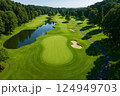 ゴルフ場の空撮 124949703